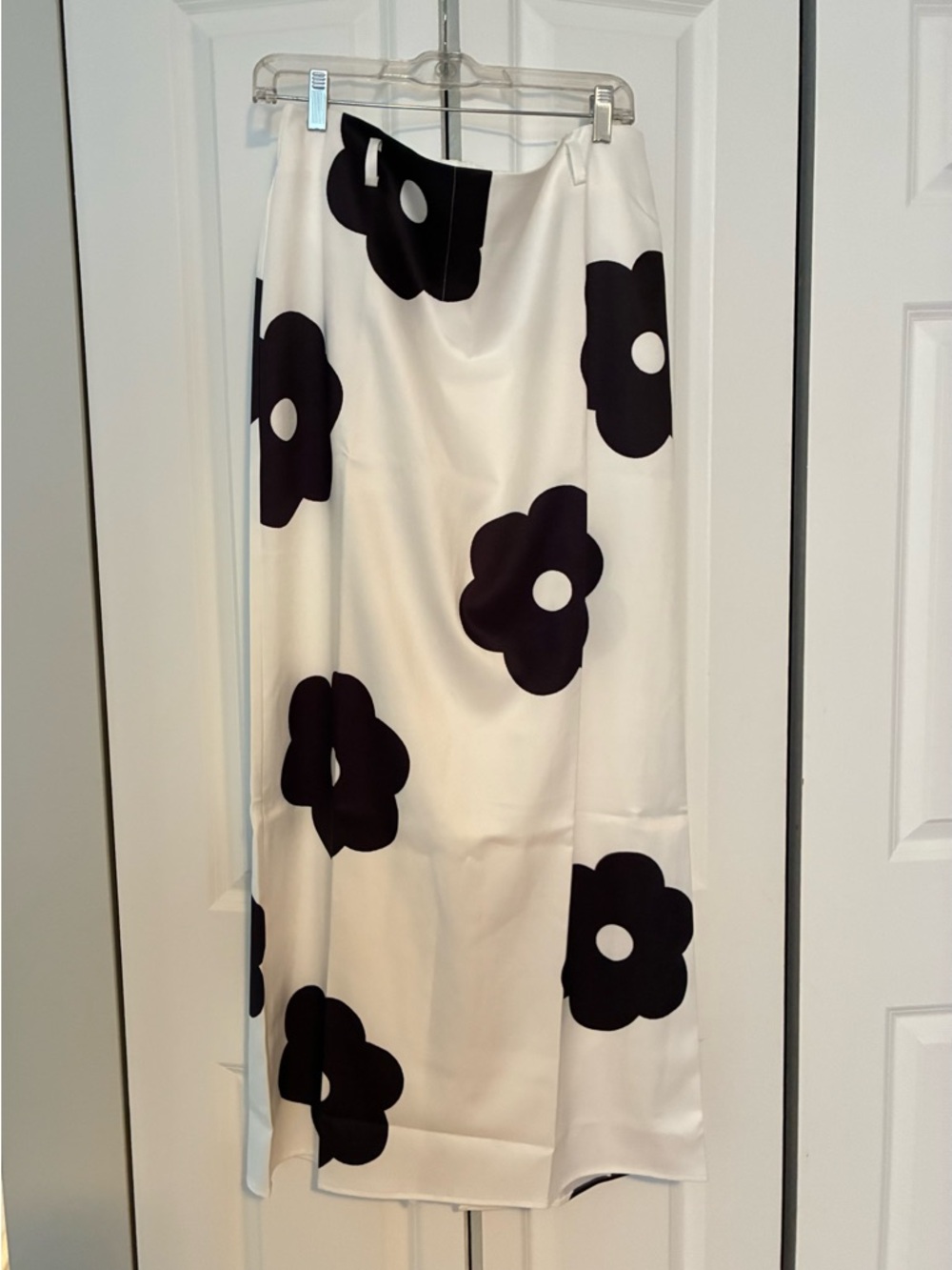 🌹NWOT•Commense Floral Print Maxi Skirt - White and Black•Sz xl